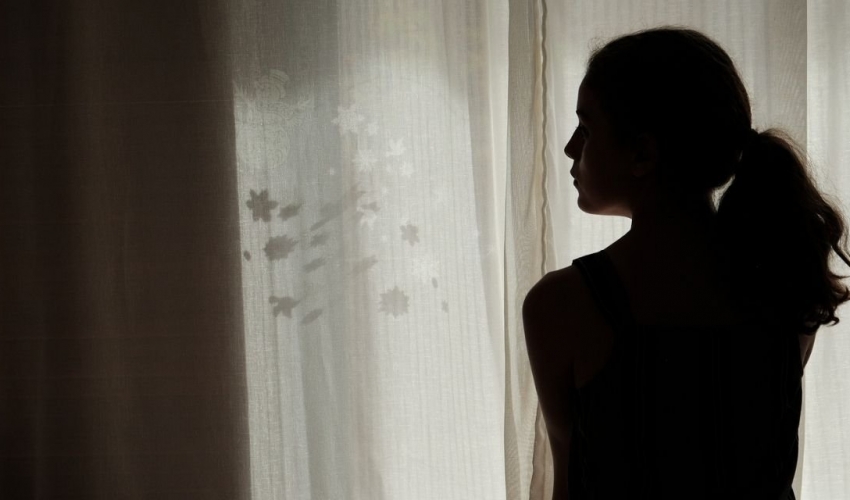 Έφηβοι. Στοιβαγμένες φιλίες, στοιβαγμένες σκέψεις. Έφηβοι. Στοιβαγμένες φιλίες, στοιβαγμένες σκέψεις.