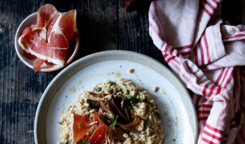 Ριζότο με αποξηραμένα μανιτάρια και προσούτο – Καθημερινή πολυτέλεια Ριζότο με αποξηραμένα μανιτάρια και προσούτο – Καθημερινή πολυτέλεια