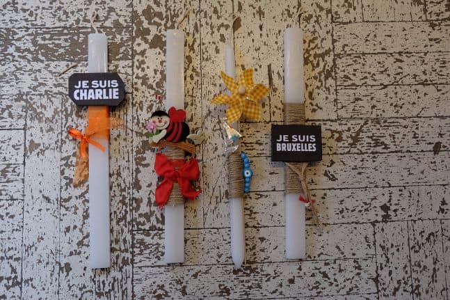 Λαμπάδες που έστω για λίγο θα φωτίσουν μία στιγμή των ασυνόδευτων ανήλικων προσφύγων