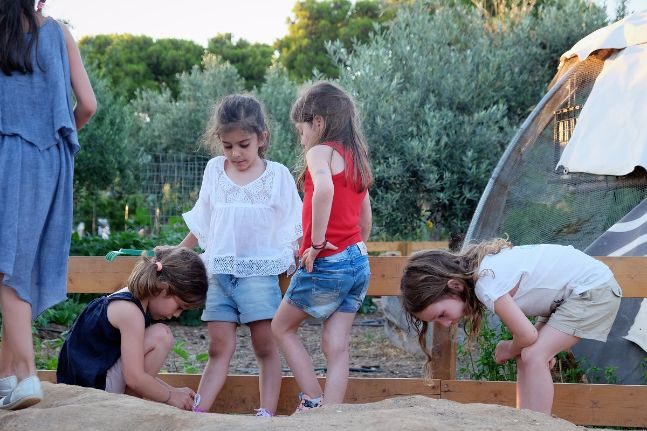 το περιβόλι στη Βάρη