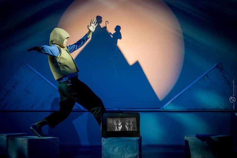 το αγόρι με τη βαλίτσα 